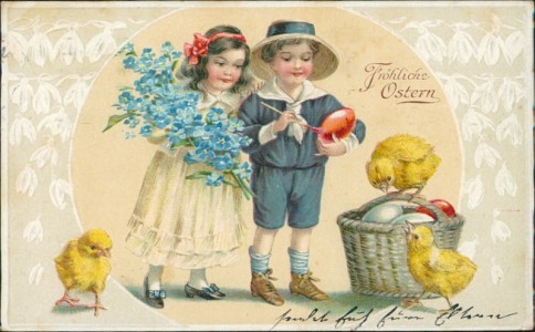 Alte Ansichtskarte Fröhliche Ostern, Mädchen mit Vergissmeinnicht, Knabe bemalt Osterei, Kücken