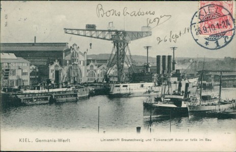 Alte Ansichtskarte Kiel, Germania-Werft, Linienschiff Braunschweig und Türkenschiff Asser ar tefik im Bau