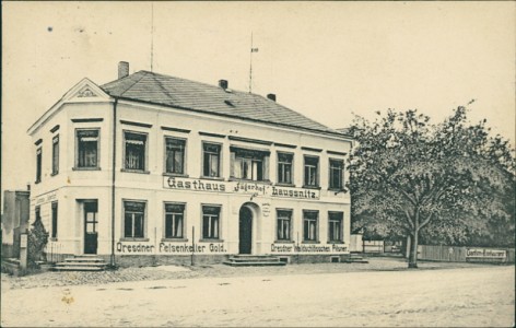 Alte Ansichtskarte Gruß aus Laußnitz, Gasthaus Jägerhof Laussnitz, Dresdner Felsenkeller Gold, Dresdner Waldschlösschen Pilsner