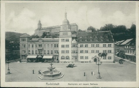 Alte Ansichtskarte Rudolstadt, Marktplatz mit neuem Rathaus