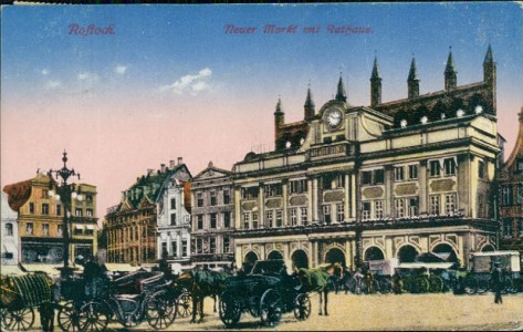 Alte Ansichtskarte Rostock, Neuer Markt mit Rathaus