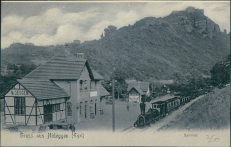 Alte Ansichtskarte Gruss aus Nideggen (Eifel), Bahnhof mit Dampflok