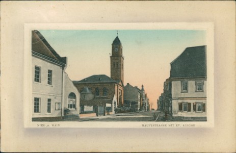 Alte Ansichtskarte Nied a. Main, Hauptstrasse mit ev. Kirche