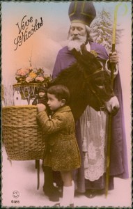 Alte Ansichtskarte Vive St. Nicolas, Weihnachtsmann mit Knabe und Esel