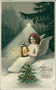 Alte Ansichtskarte Bonne Année, Engel mit Laterne im Wald, geschmückter Weihachtsbaum