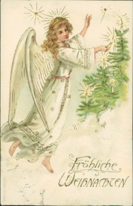 Alte Ansichtskarte Fröhliche Weihnachten, Engel zündet Kerzen am Tannenbaum an