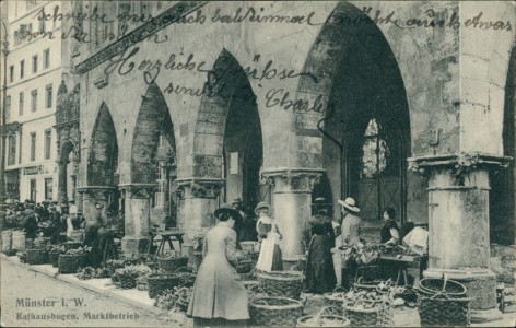 Alte Ansichtskarte Münster i. W., Rathausbogen, Marktbetrieb
