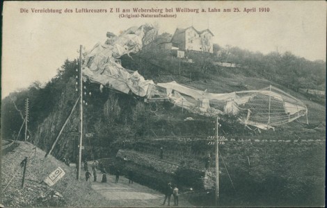 Alte Ansichtskarte Weilburg, Die Vernichtung des Luftkreuzers Z II am Webersberg bei Weilburg a. Lahn am 25. April 1910 (Original Naturaufnahme)