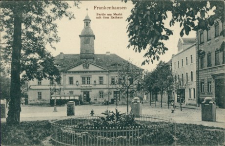 Alte Ansichtskarte Frankenhausen, Partie am Markt mit dem Rathaus