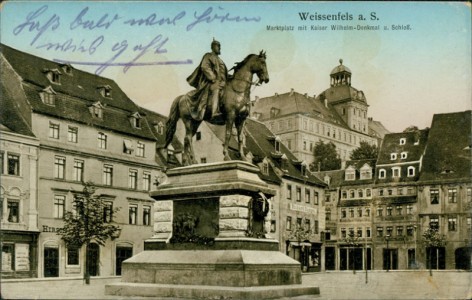 Alte Ansichtskarte Weissenfels a. S., Marktplatz mit Kaiser Wilhelm-Denkmal u. Schloß