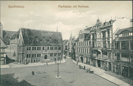 Alte Ansichtskarte Quedlinburg, Marktplatz mit Rathaus