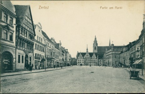 Alte Ansichtskarte Zerbst, Partie am Markt