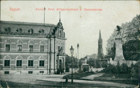 Alte Ansichtskarte Sagan / Żagań, Kaiserl. Post, Kriegerdenkmal u. Gnadenkirche