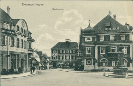 Alte Ansichtskarte Donaueschingen, Karlstrasse mit Hotel Adler