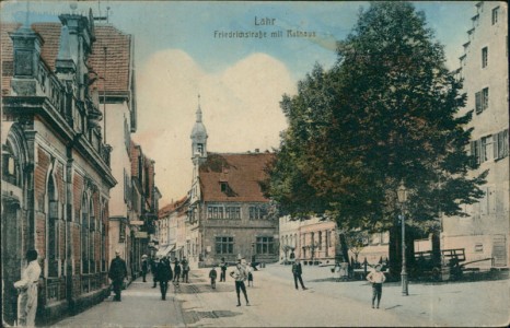 Alte Ansichtskarte Lahr/Schwarzwald, Friedrichstraße mit Rathaus