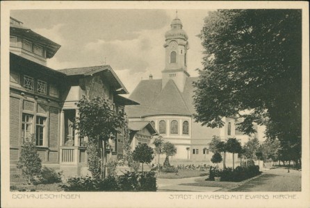 Alte Ansichtskarte Donaueschingen, Städt. Irmabad mit evang. Kirche