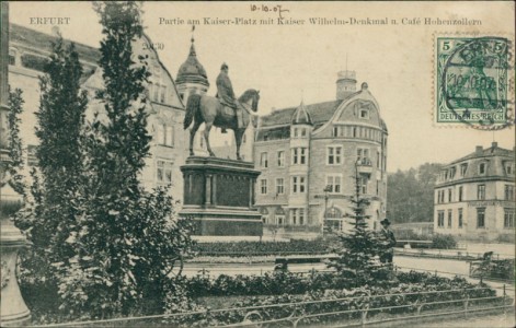 Alte Ansichtskarte Erfurt, Partie am Kaiser-Platz mit Kaiser Wilhelm-Denkmal u. Café Hohenzollern