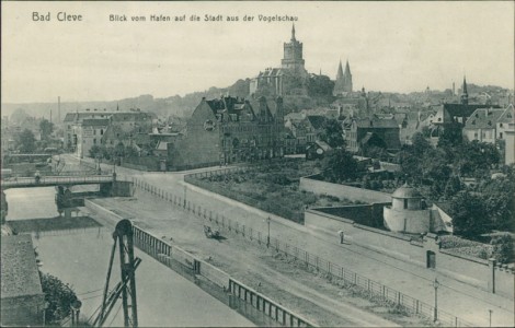 Alte Ansichtskarte Kleve, Blick vom Hafen auf die Stadt aus der Vogelschau