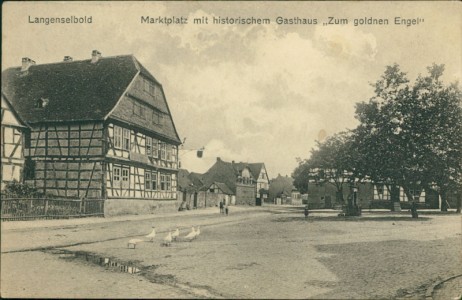 Alte Ansichtskarte Langenselbold, Marktplatz mit historischem Gasthaus "Zum goldnen Engel"