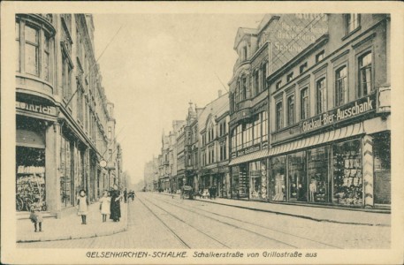 Alte Ansichtskarte Gelsenkirchen-Schalke, Schalkerstraße von Grillostraße aus mit Glückauf-Bier-Ausschank