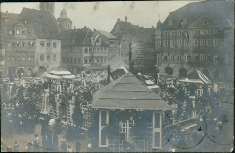 Alte Ansichtskarte Echtfoto Coburg, Feier auf dem Marktplatz