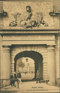 Alte Ansichtskarte Wiesbaden-Mainz-Kastel, Tor an der Reduitkaserne