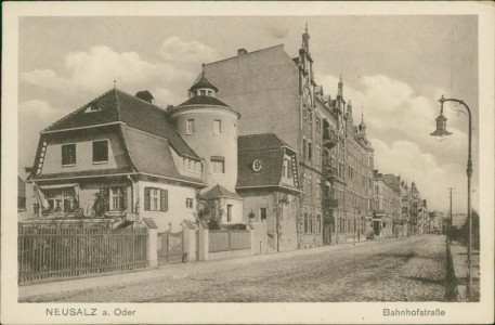 Alte Ansichtskarte Neusalz (Oder) / Nowa Sól, Bahnhofstraße