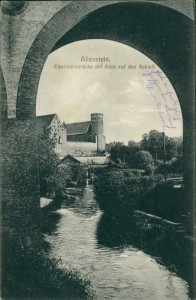 Alte Ansichtskarte Allenstein / Olsztyn, Eisenbahnbrücke mit Blick auf das Schloß