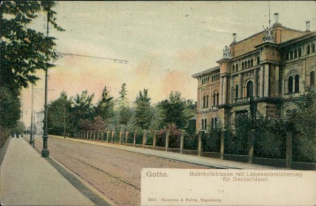Alte Ansichtskarte Gotha, Bahnhofstrasse mit Lebensversicherung für Deutschland