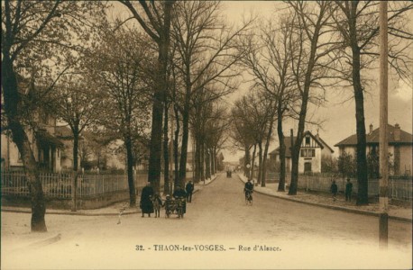 Alte Ansichtskarte Thaon-les-Vosges, Rue d'Alsace