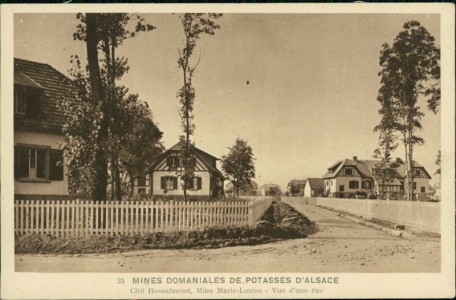 Alte Ansichtskarte Mines Domaniales de Potasses d'Alsace, Cité Rossalmend, Mine Marie-Louise - Vue d'une rue