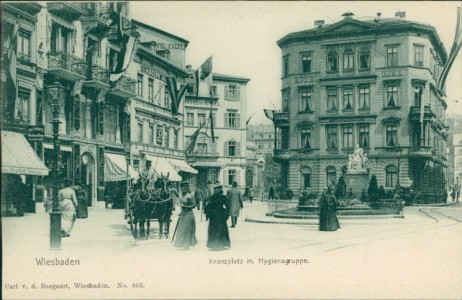 Alte Ansichtskarte Wiesbaden, Kranzplatz m. Hygienagruppe