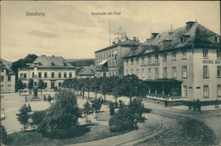 Alte Ansichtskarte Arnsberg, Neumarkt mit Post und Hotel Husemann