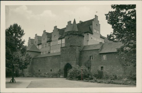 Alte Ansichtskarte Cottbus, Stadtmauer mit neuem Rathaus