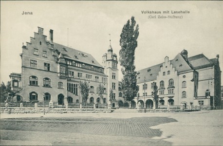 Alte Ansichtskarte Jena, Volkshaus mit Lesehalle (Carl Zeiss-Stiftung)
