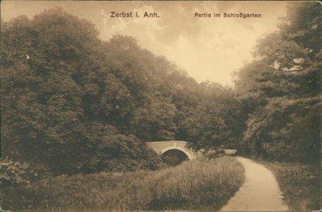 Alte Ansichtskarte Zerbst/Anhalt, Partie im Schloßgarten