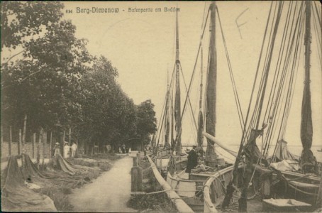 Alte Ansichtskarte Berg Dievenow / Dziwnów, Hafenpartie am Bodden