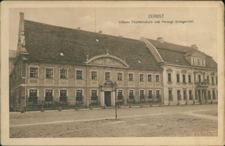 Alte Ansichtskarte Zerbst/Anhalt, Höhere Töchterschule und Herzogl. Amtsgericht