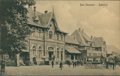 Alte Ansichtskarte Bad Neuenahr, Bahnhof mit Pferdekutsche