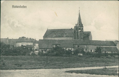 Alte Ansichtskarte Kattenhofen / Cattenom, Teilansicht mit Kirche