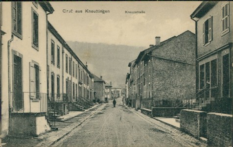 Alte Ansichtskarte Kneuttingen / Knutange, Kreuzstraße