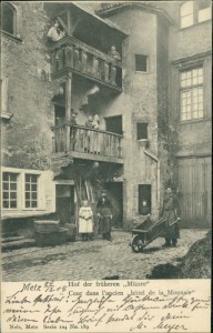 Alte Ansichtskarte Metz, Hof der früheren "Münze". Cour dans l'ancien "hôtel de la Monnaie" (Nels, Metz)