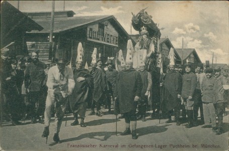 Alte Ansichtskarte Puchheim, Französischer Karneval im Gefangenen-Lager Puchheim bei München