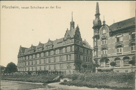 Alte Ansichtskarte Pforzheim, Neues Schulhaus an der Enz
