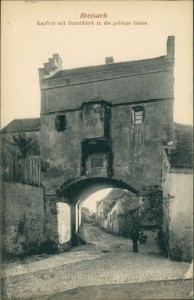 Alte Ansichtskarte Breisach, Kapftor mit Durchblick in die goldene Gasse