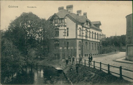 Alte Ansichtskarte Güstrow, Altersheim