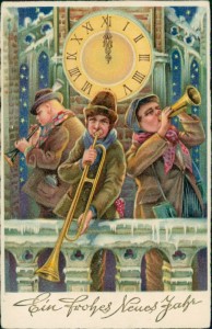Alte Ansichtskarte Ein frohes Neues Jahr, Trompeter auf Kirchturm