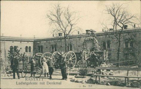 Alte Ansichtskarte Rastatt, Ludwigsfeste mit Denkmal