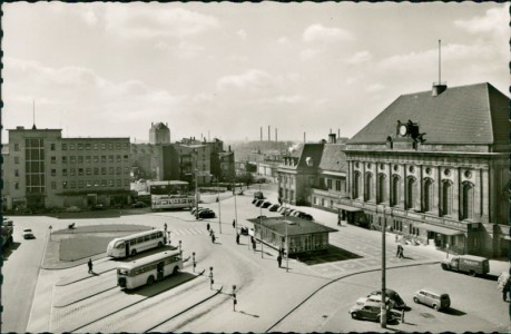 Alte Ansichtskarte Hamm, Bahnhof, Bahnhofsvorplatz, VW Käfer