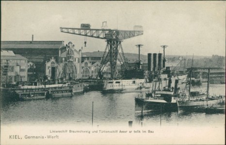 Alte Ansichtskarte Kiel, Germania-Werft, Linienschiff Braunschweig und Türkenschiff Asser ar tefik im Bau